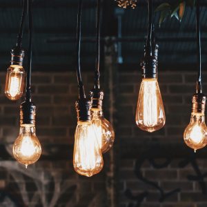 6 lysande nakna glödlampor i olika former